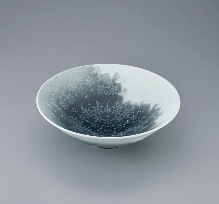 色絵雪花薄墨墨はじき雪文鉢