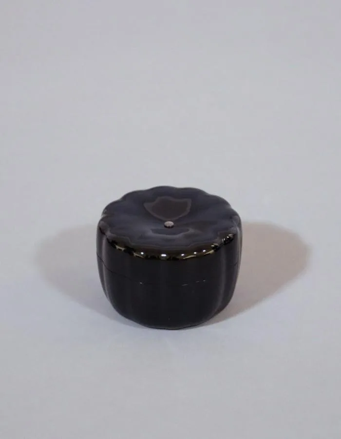 呂色塗輪花茶器